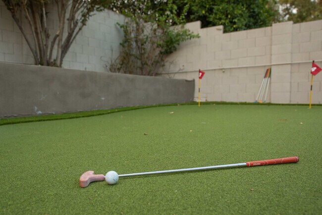 Building Photo - 5924 E Woodridge Dr