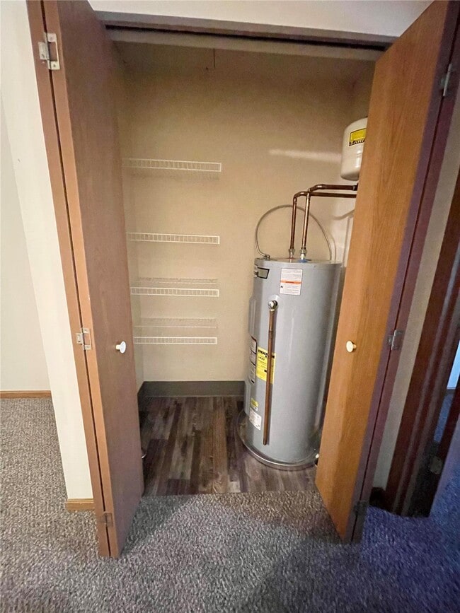 Building Photo - 463 Ponderosa Ave