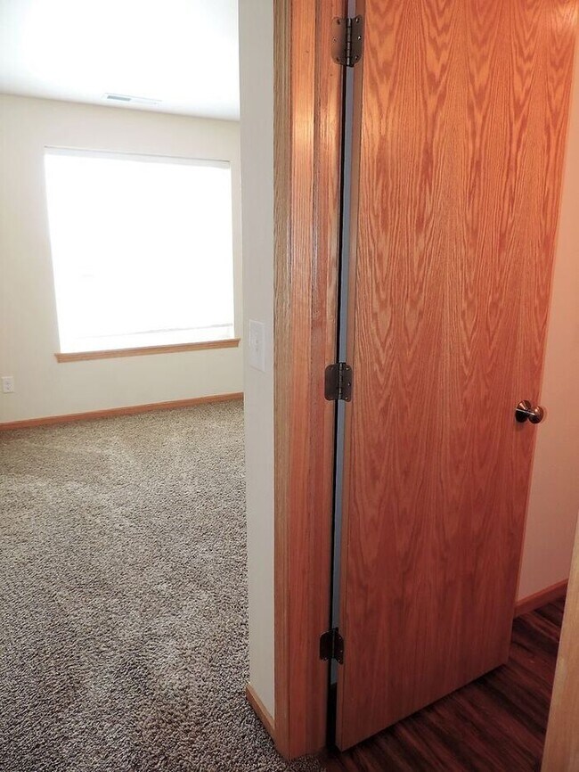 Building Photo - $1,050 | 2 Bedroom, 2 Bathroom Condo | No ...