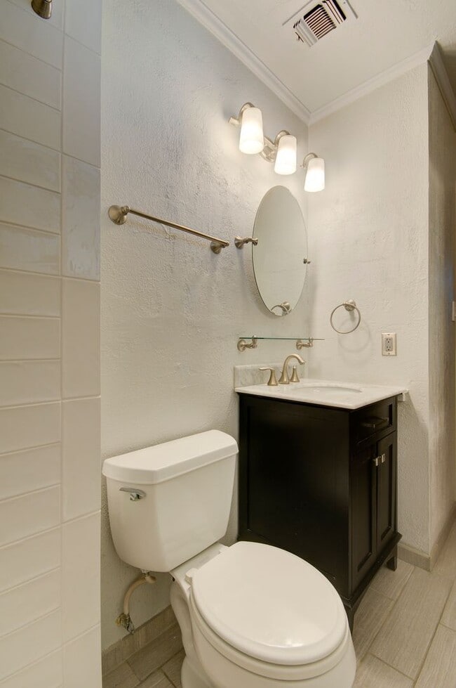 Building Photo - Amazing 3 Bedroom in the Academy Neighborhood
