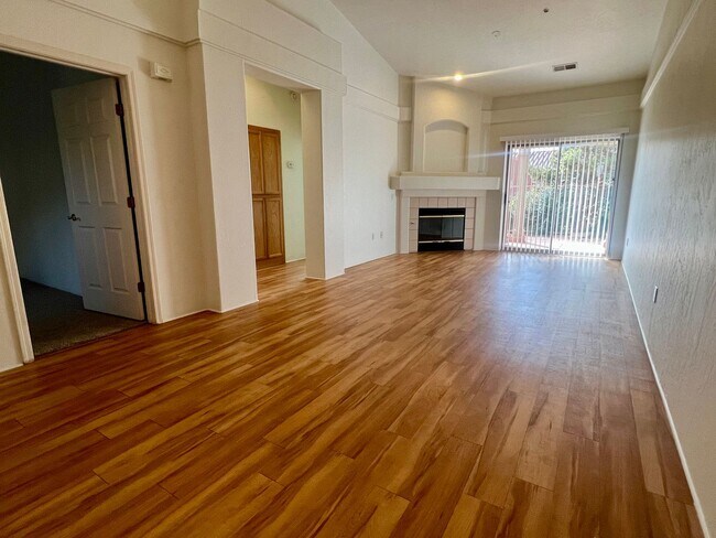 Building Photo - Unfurnished - 1 Year Rental