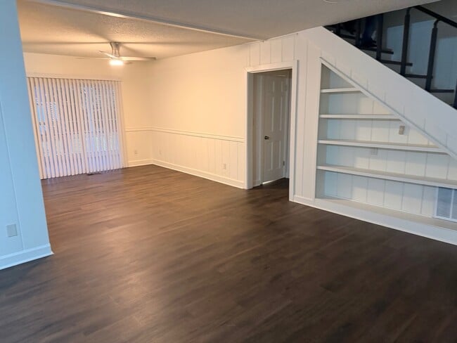 Building Photo - 1213 N 32nd Ave