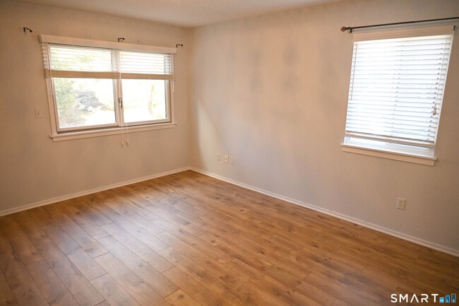 Building Photo - 922 Heritage Vlg