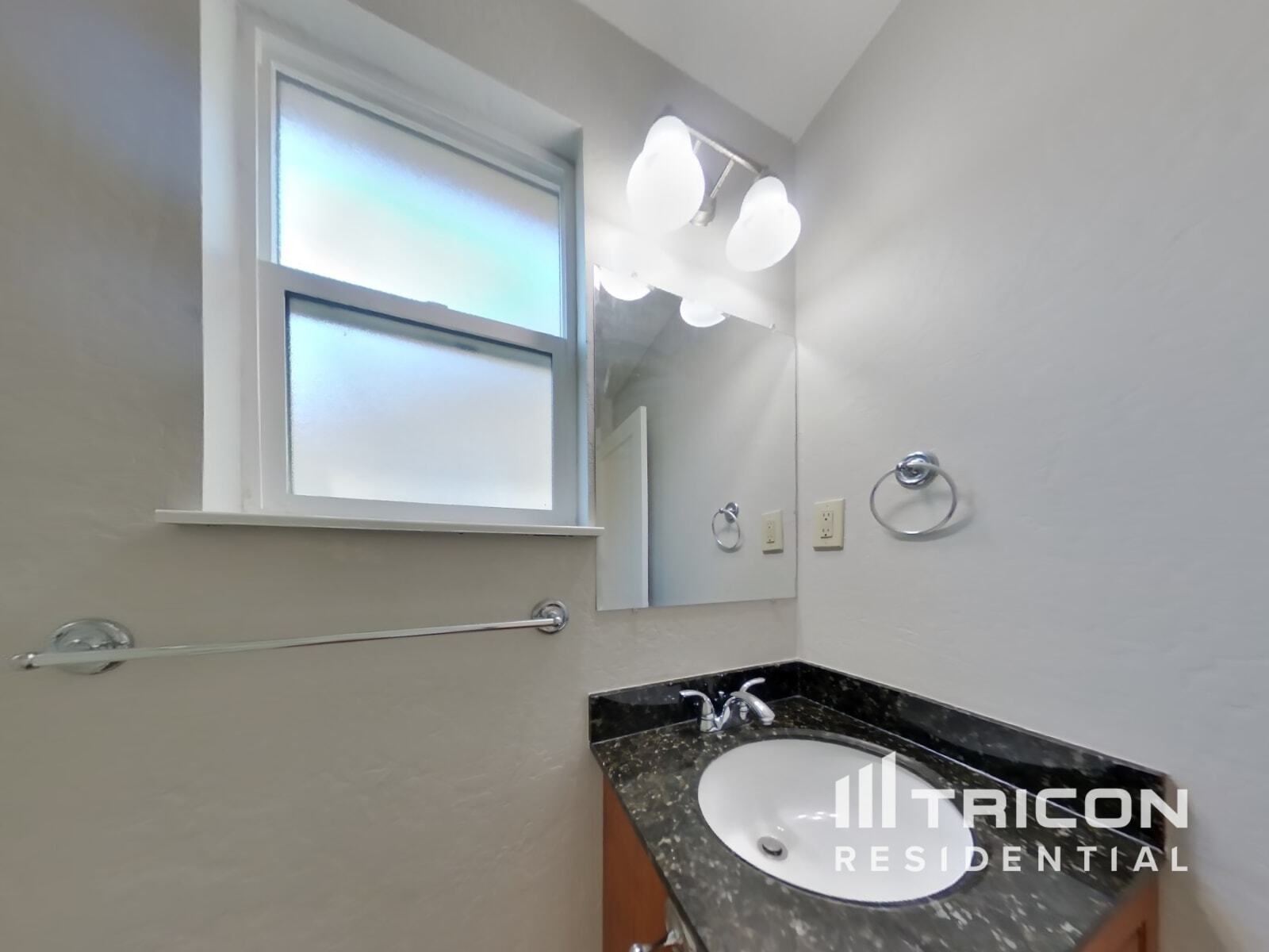 Building Photo - 2749 El Rey St