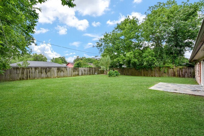 Building Photo - 5815 Dryad Dr