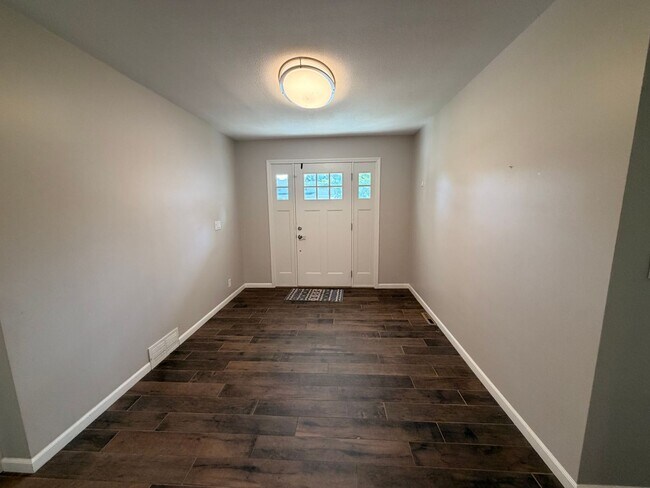 Building Photo - Forest Hill Schools - executive home