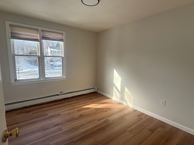 Building Photo - 17 Julian Ln