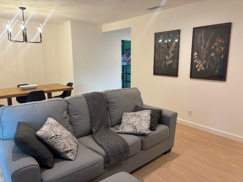 Building Photo - 1095 Calle Jazmin