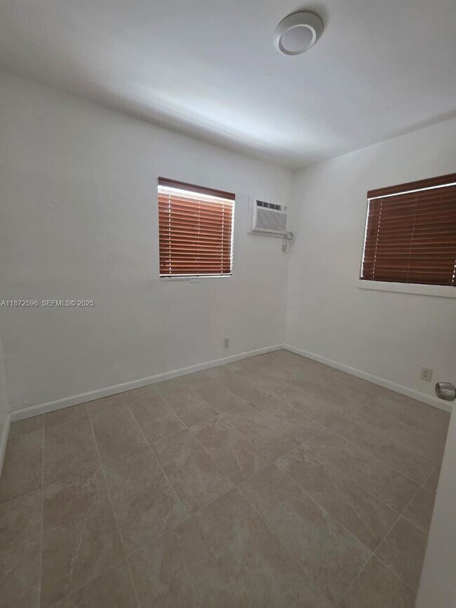 Building Photo - 511 NW 4th Ave