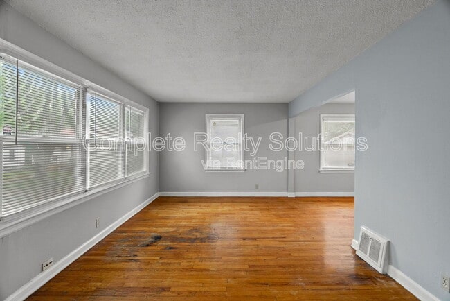 Building Photo - 7563 Haywood Dr