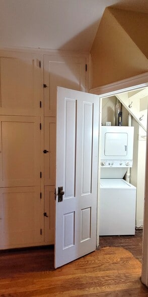 Laundry Closet - 463 W Gray St