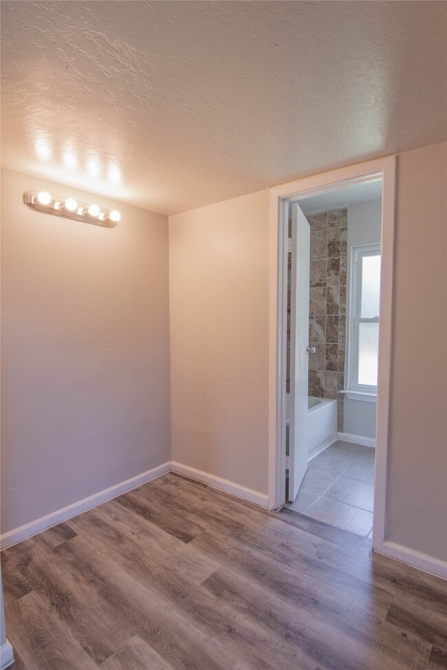 Building Photo - 15806 Val Verde Dr