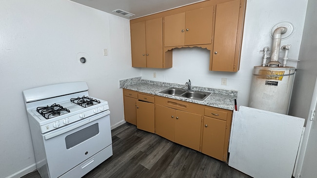 Building Photo - 1319 J St