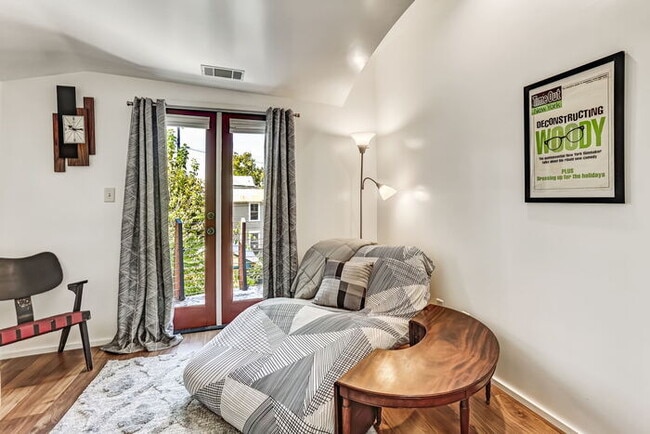 Building Photo - Design on Duffy