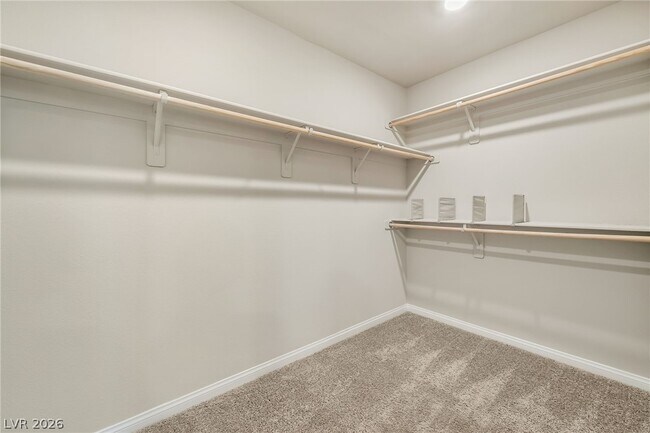 Building Photo - 472 Silverweed Ave