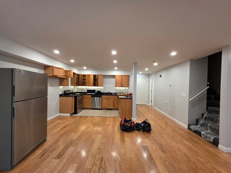 Building Photo - 34 Raymond St