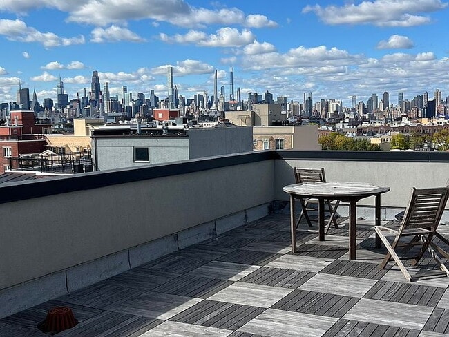 Building Photo - 1-Bedroom Retreat with Granite Finishes in...