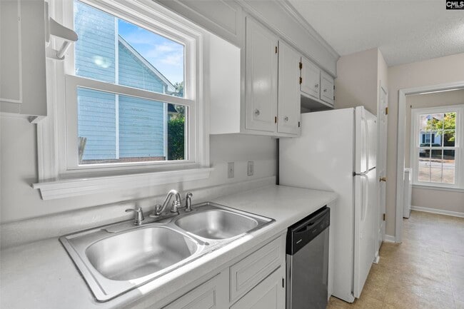 Building Photo - 241 Friarsgate Blvd