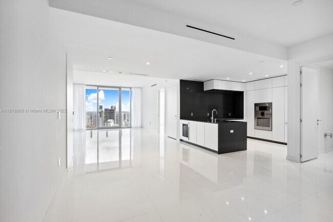 Building Photo - 300 Biscayne Blvd Way