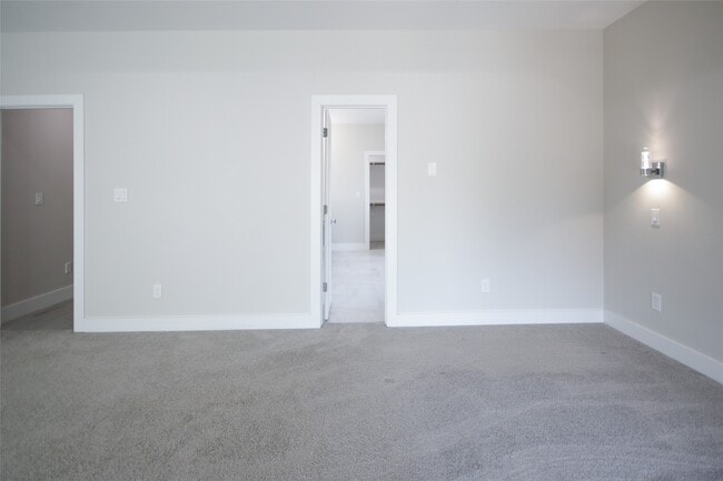 Building Photo - 5113 Hershe St