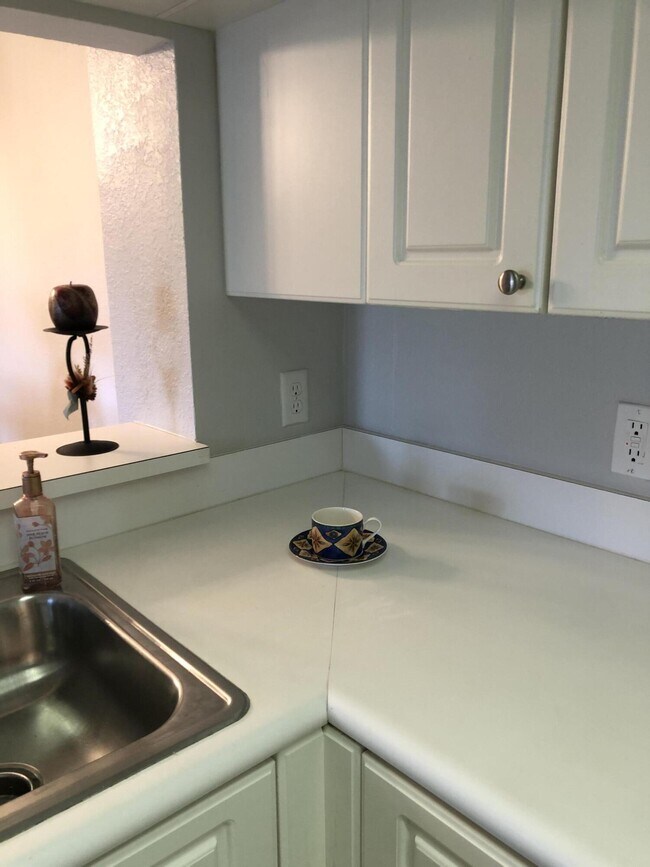 Building Photo - 3023 Alcazar Pl