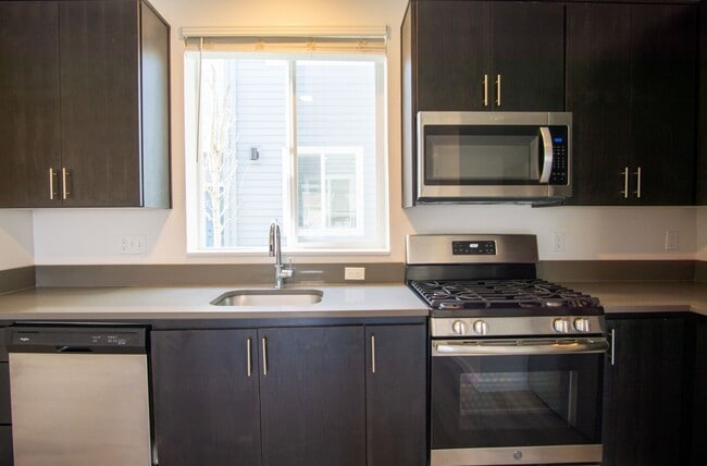 Building Photo - St. Johns-Sleek Modern Townhouse Ready Now!
