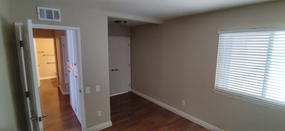 Second bedroom opposite view - 250 Parkside Gln