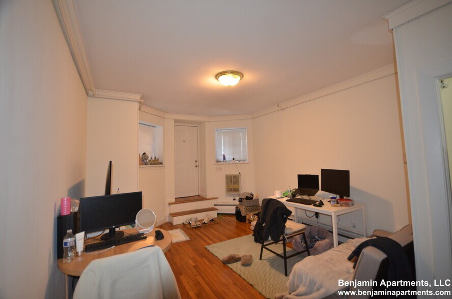 Building Photo - 521 Beacon St
