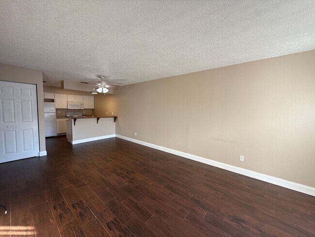 Building Photo - JCR1 - 5445