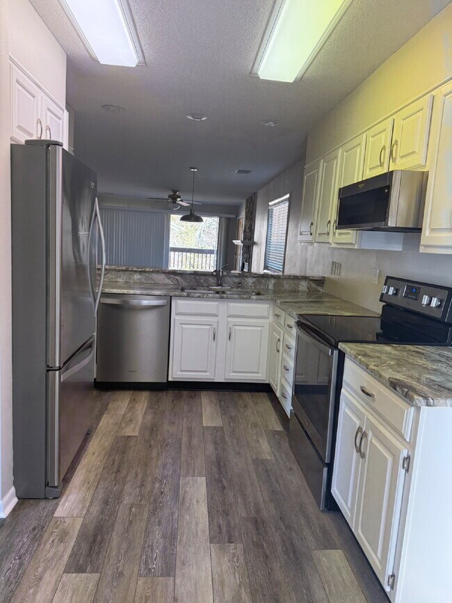 Building Photo - 2-Bed, 2-Bath Condo, The Greens/Waynesville NC