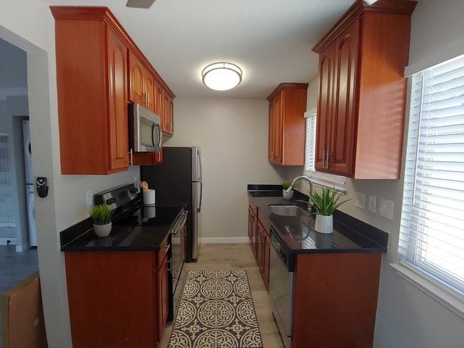 Building Photo - Woodside South