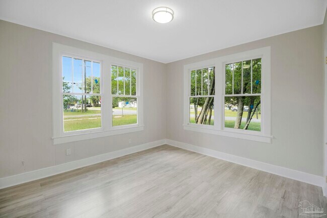 Building Photo - 1322 Wisteria Ave