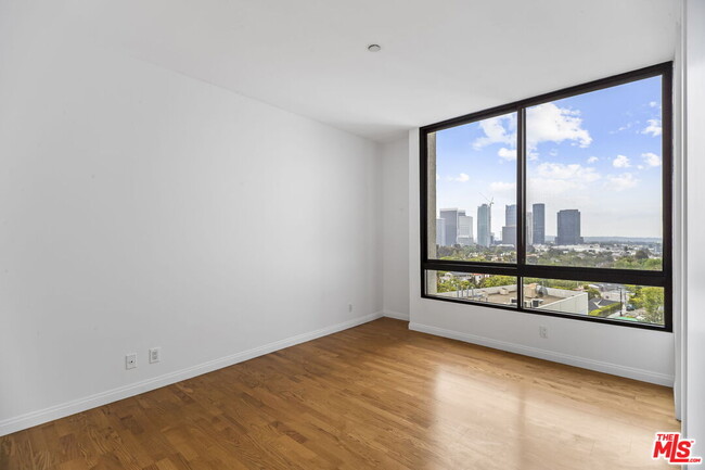 Building Photo - 10350 Wilshire Blvd