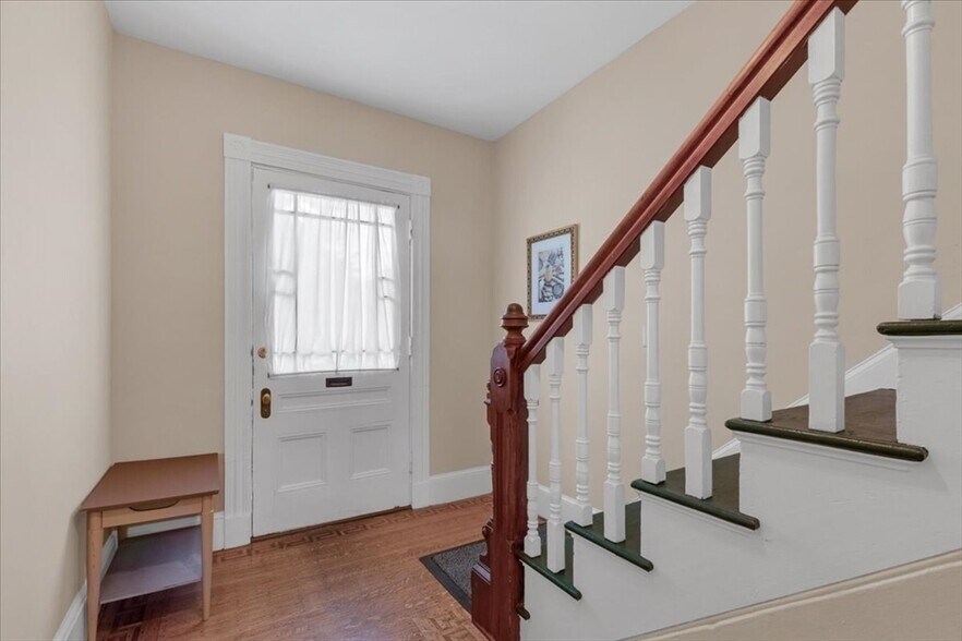 Primary Photo - 325 Western Ave