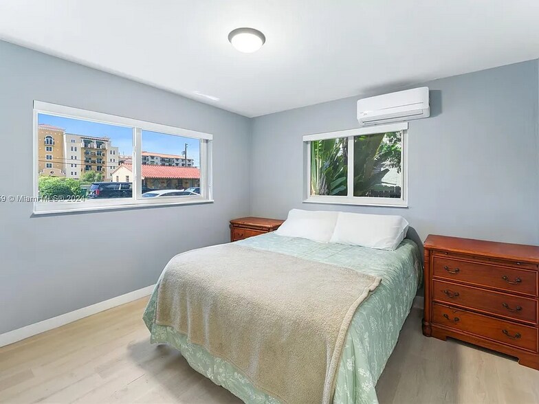 Building Photo - 1620 SW 40th Ave