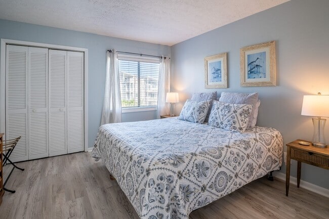 Building Photo - Sea Colony 27B @ 1311 S Lake Park Blvd