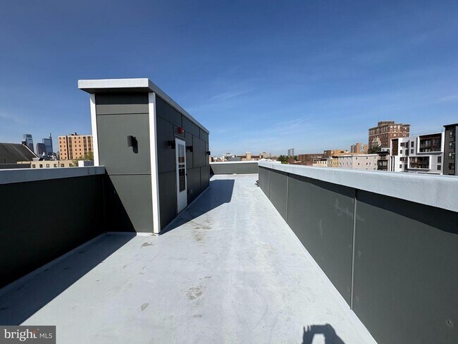 Building Photo - 1005 N Marshall St