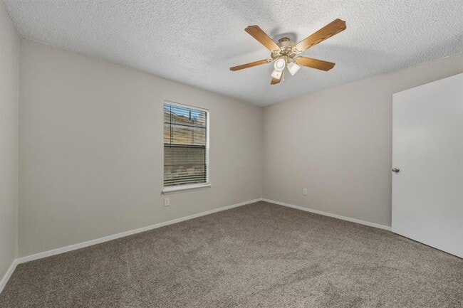 Building Photo - 1914 Valley Hill Cir