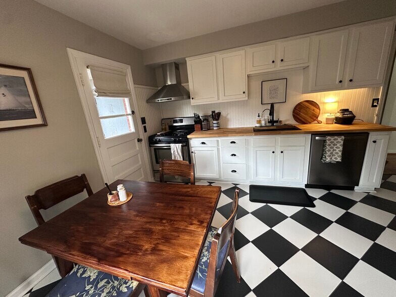 Building Photo - 2519 Ashbrook Ave