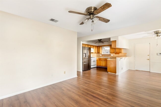 Building Photo - 2722 Foliage Green Dr