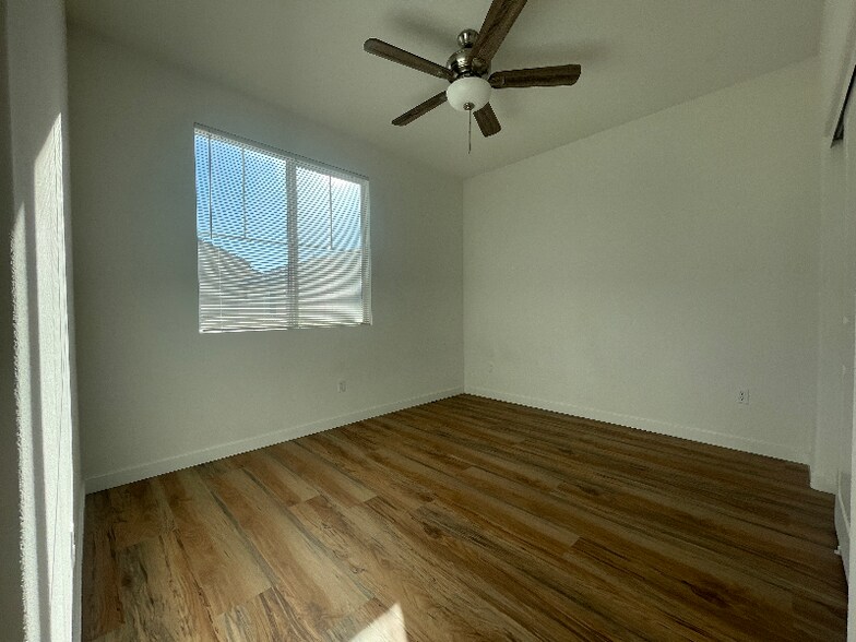 Building Photo - 16254 Lozano St