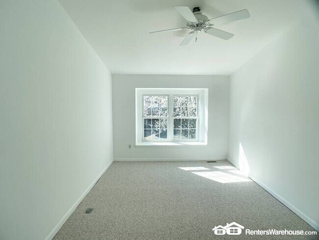 Building Photo - 13 Tivoli Lake Ct