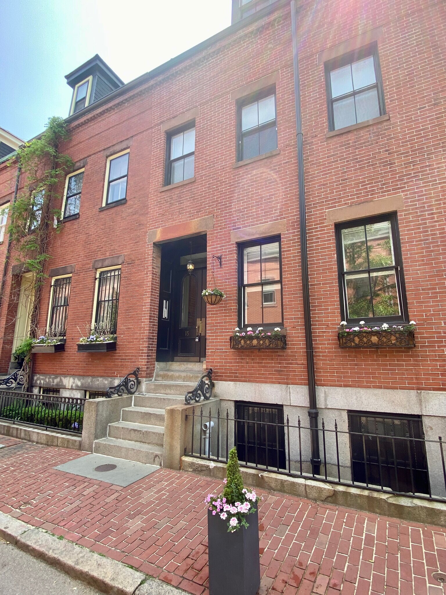 Building Photo - 15 Bond St