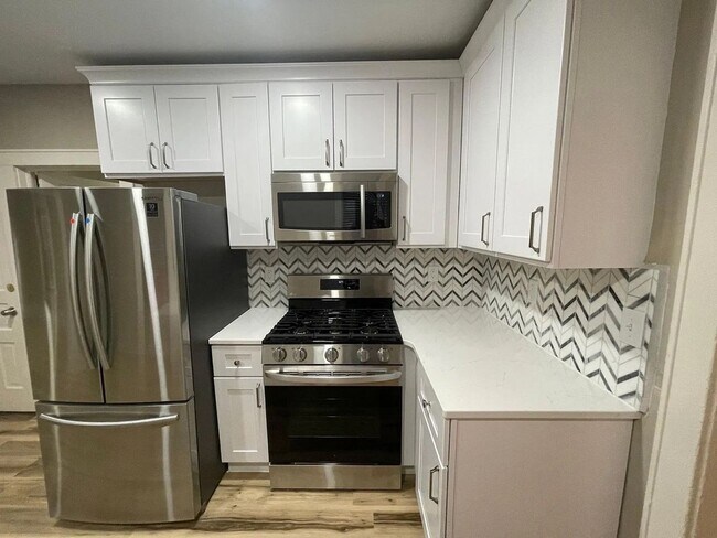 Building Photo - 946 Sigsbee St SE