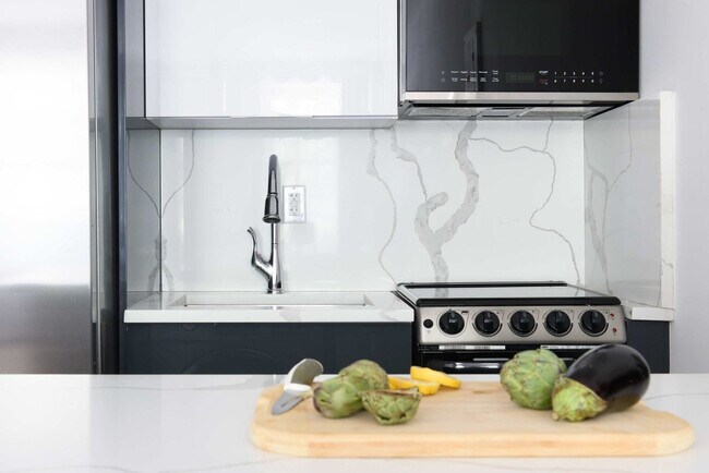 Building Photo - 1597 York Ave