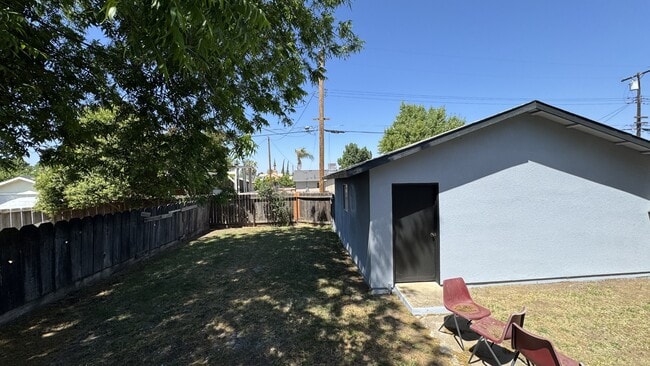 Building Photo - 247 Park View Ave