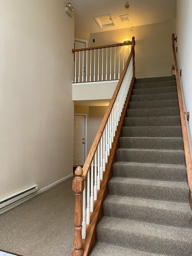 Building Photo - 5S510 Scots Dr