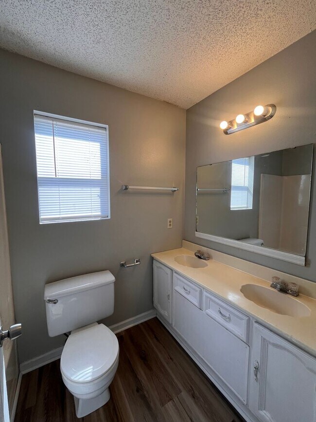 Building Photo - 5198 Danieli Dr N