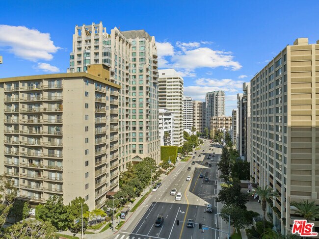 Building Photo - 10747 Wilshire Blvd
