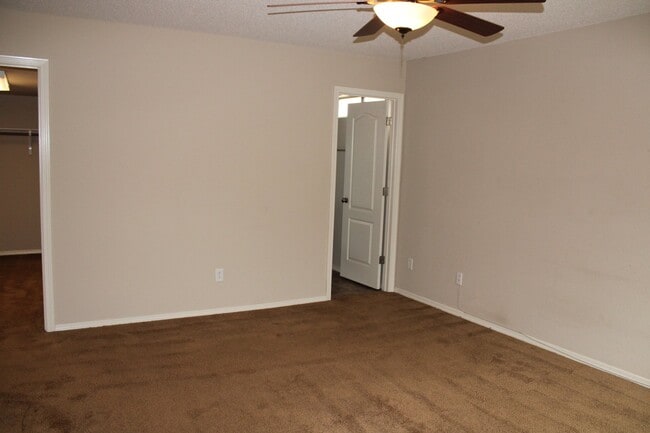 Building Photo - STUNNING MOUNTAIN VIEWS - Move-in special call the office for details